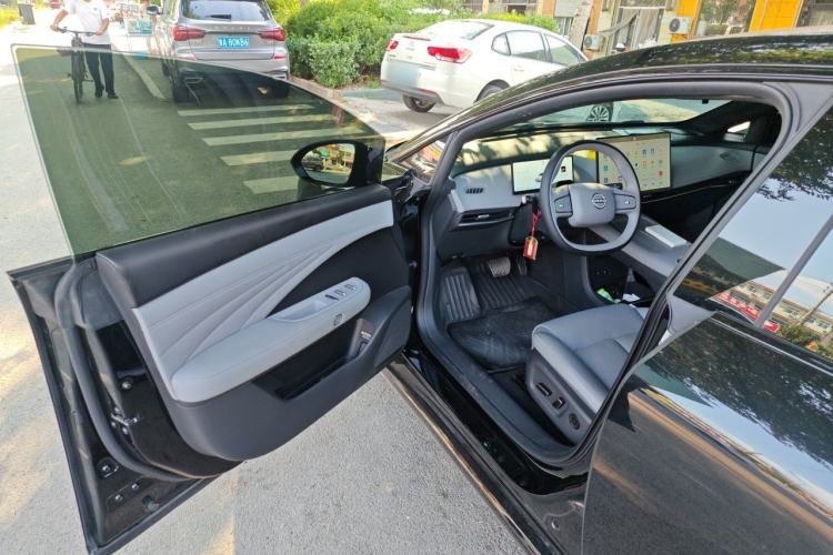Used Nissan N7 2025 625 Max Interior 3
