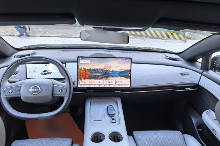 Used Nissan N7 2025 625 Pro Interior 4