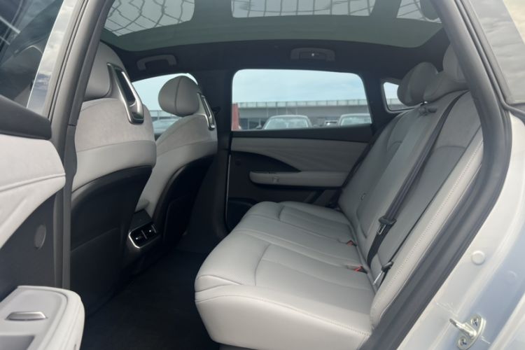 Used Nissan N7 2025 625 Max Interior 4