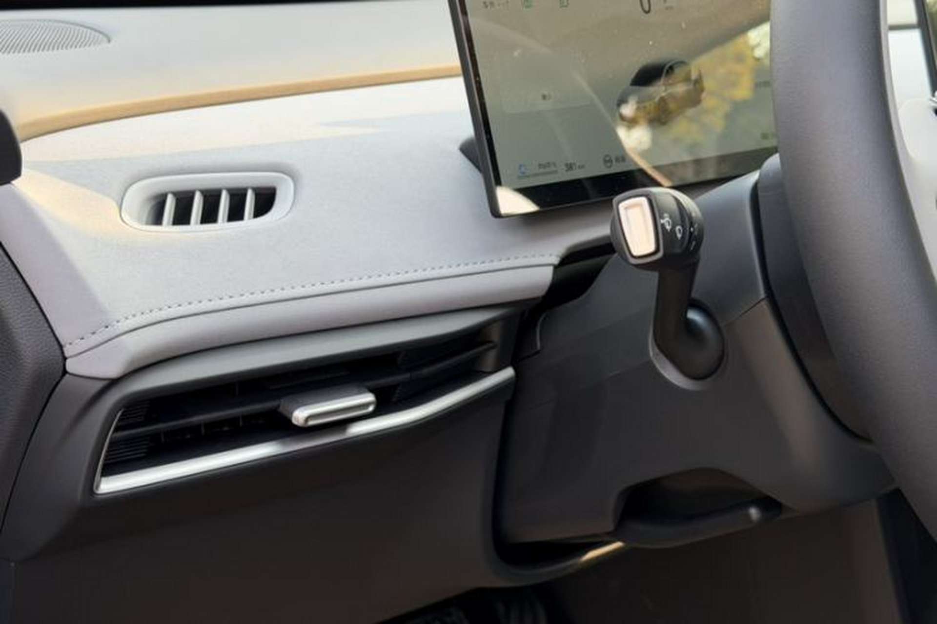 Used Nissan N7 2025 510 Air Interior 4