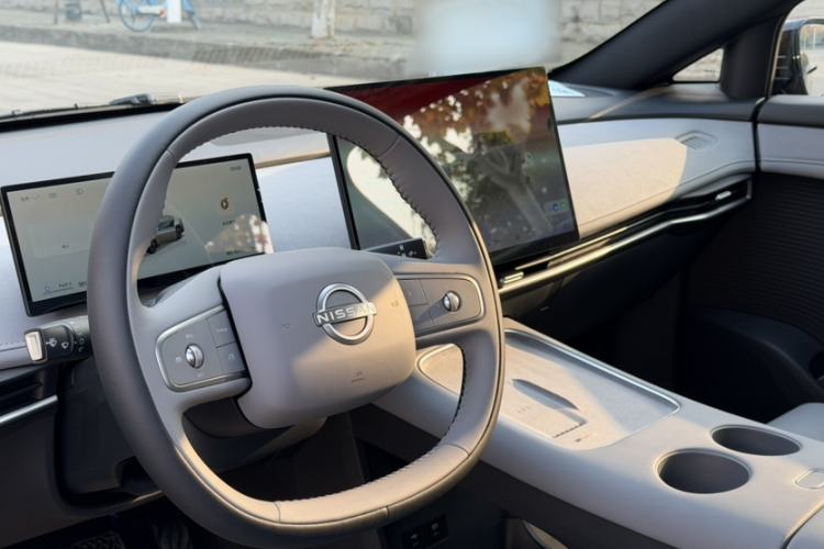 Used Nissan N7 2025 510 Air Interior 5