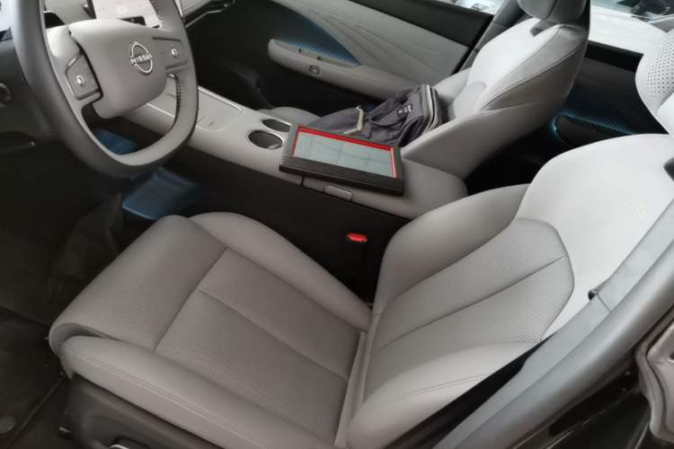 Used Nissan N7 2025 625 Max Left Front Seat