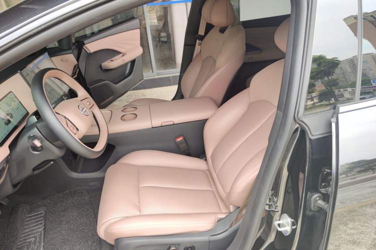 Used Nissan N7 2025 625 Max Left Front Seat