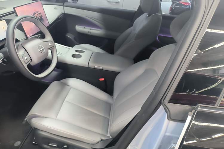 Used Nissan N7 2025 625 Max Left Front Seat