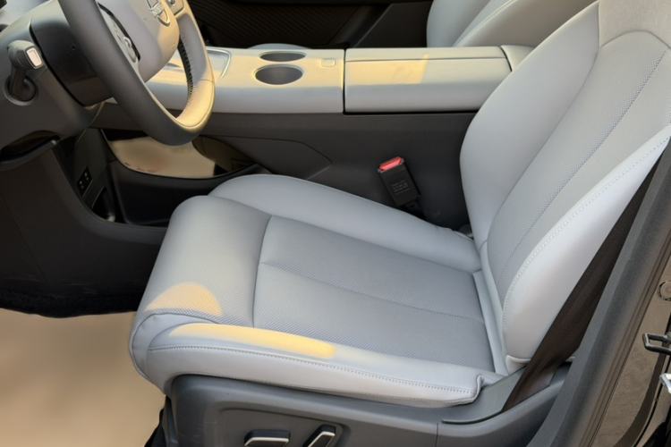 Used Nissan N7 2025 510 Air Left Front Seat