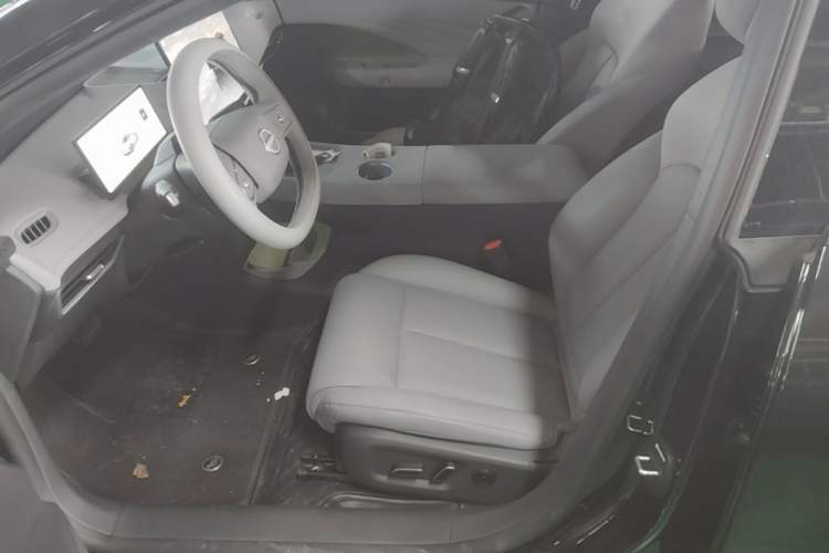 Used Nissan N7 2025 510 Max Left Front Seat