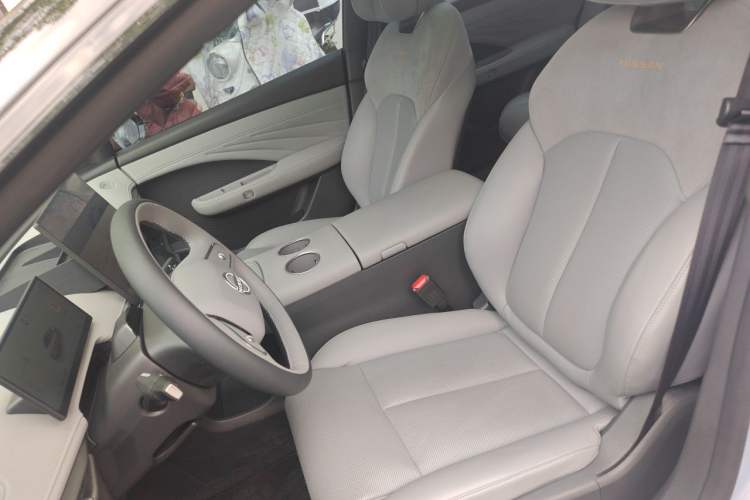 Used Nissan N7 2025 625 Max Left Front Seat