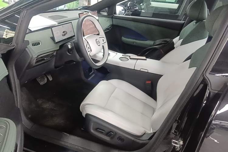 Used Nissan N7 2025 510 Pro Left Front Seat