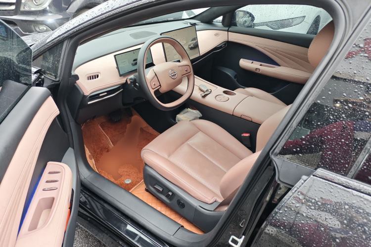 Used Nissan N7 2025 625 Max Left Front Seat