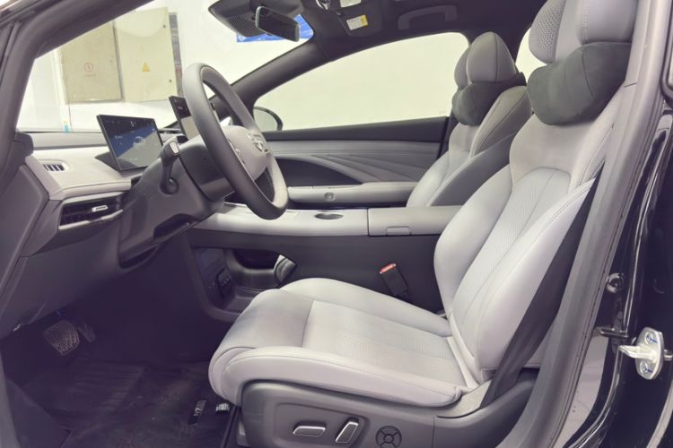 Used Nissan N7 2025 625 Max Left Front Seat