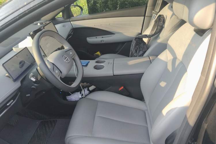Used Nissan N7 2025 625 Pro Left Front Seat