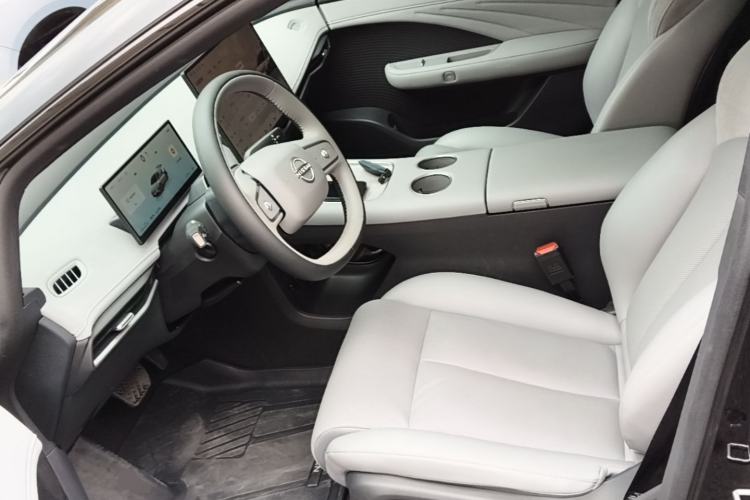 Used Nissan N7 2025 625 Max Left Front Seat