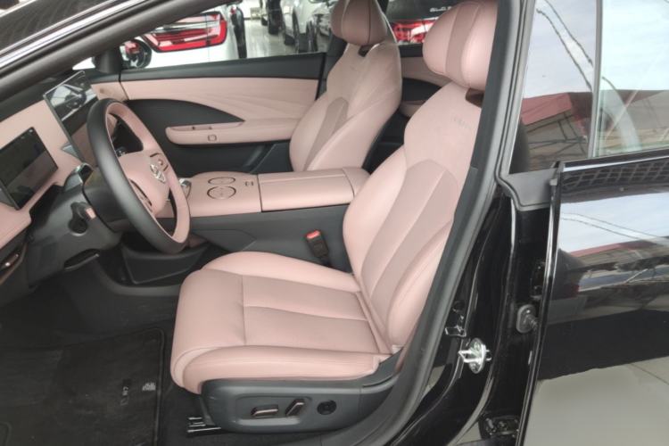 Used Nissan N7 2025 625 Max Left Front Seat