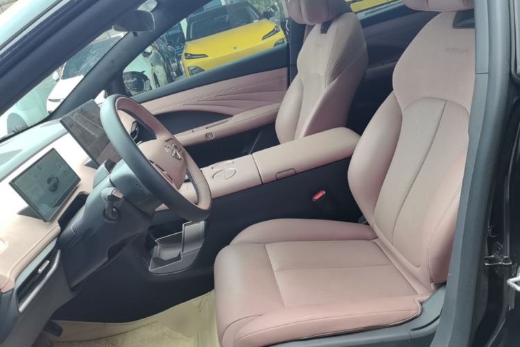 Used Nissan N7 2025 625 Max Left Front Seat