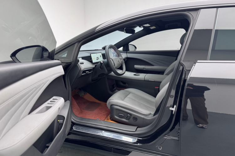Used Nissan N7 2025 625 Pro Left Front Seat