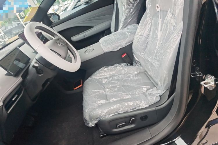 Used Nissan N7 2025 625 Pro Left Front Seat