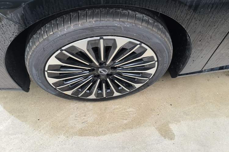 Used Nissan N7 2025 510 Pro Left Front Wheel Hub