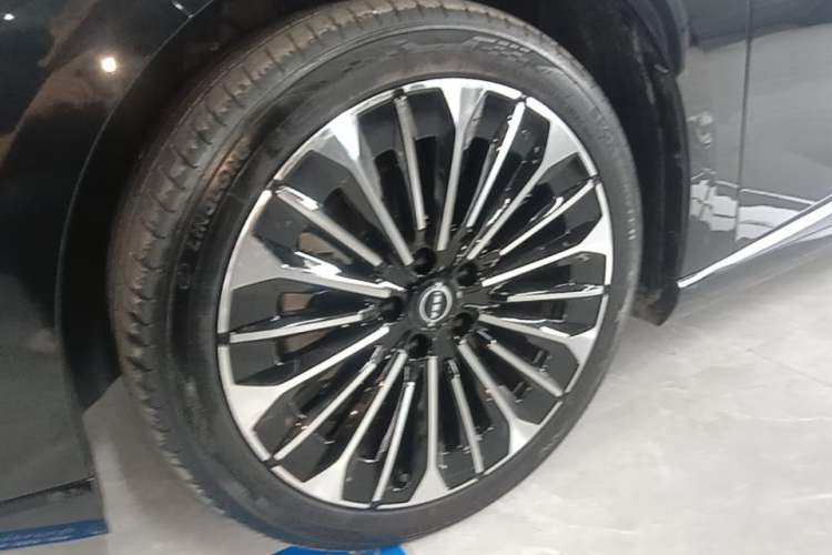Used Nissan N7 2025 510 Pro Left Front Wheel Hub