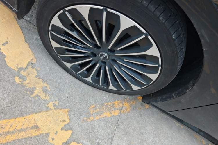 Used Nissan N7 2025 625 Max Left Front Wheel Hub