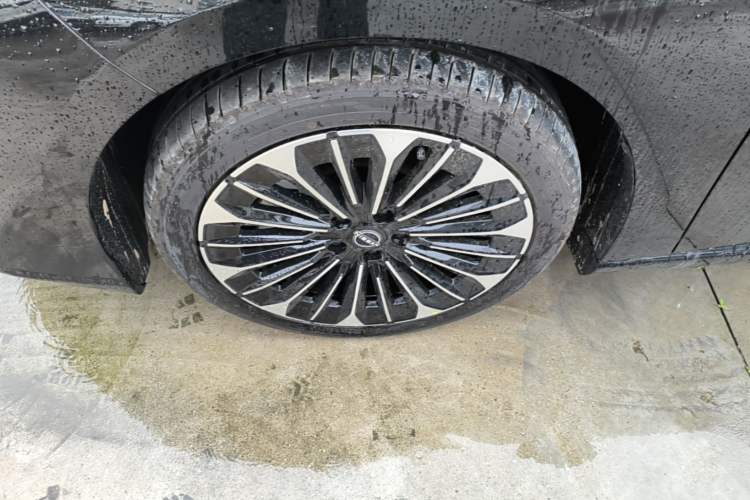 Used Nissan N7 2025 510 Pro Left Front Wheel Hub