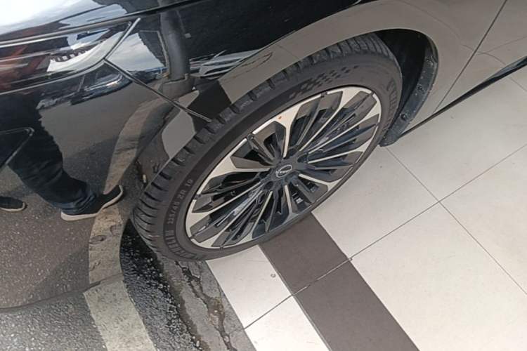 Used Nissan N7 2025 510 Max Left Front Wheel Hub