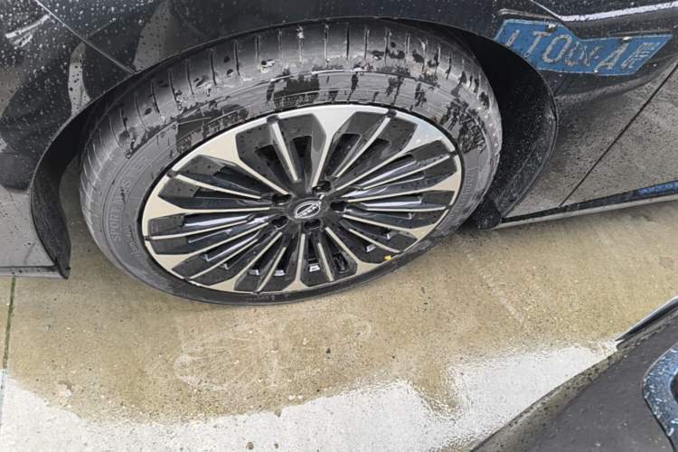 Used Nissan N7 2025 625 Pro Left Front Wheel Hub