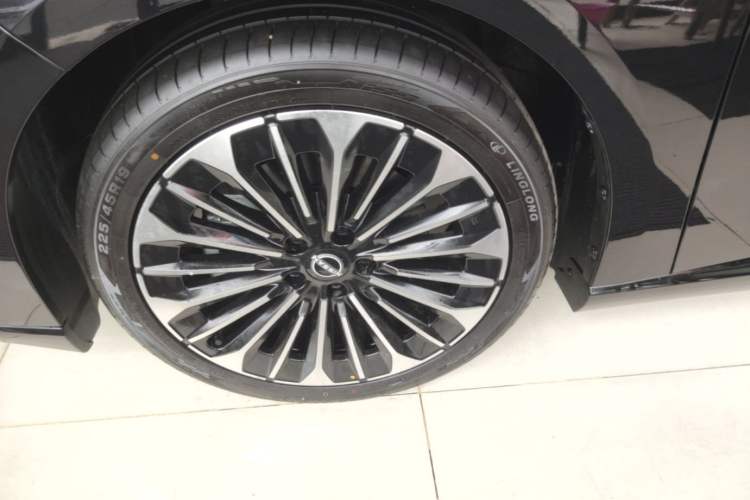 Used Nissan N7 2025 625 Max Left Front Wheel Hub