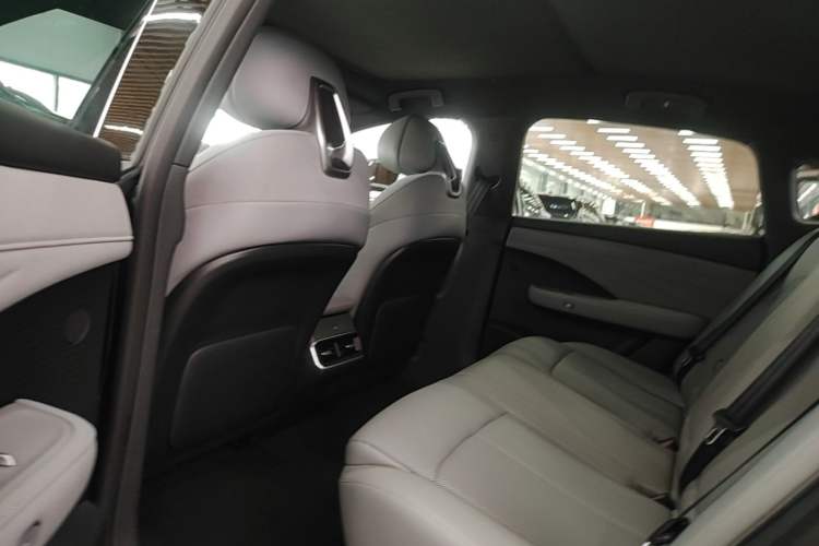 Used Nissan N7 2025 625 Pro Left Rear Seat