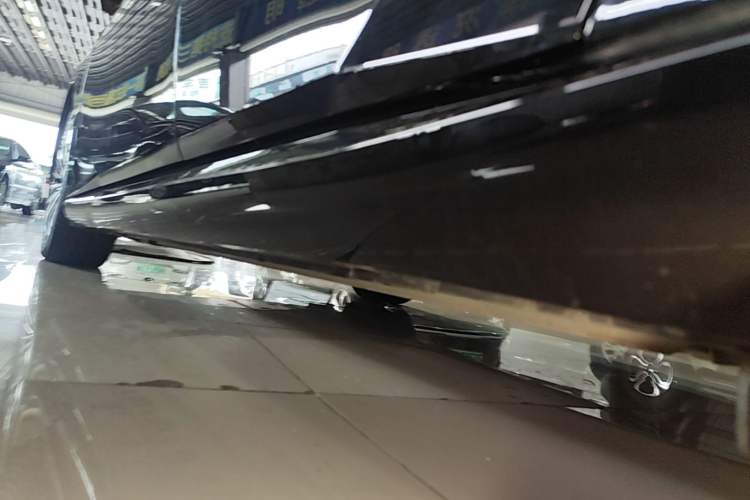 Used Nissan N7 2025 625 Max Left Side Sill