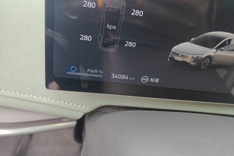 Used Nissan N7 2025 510 Pro Odometer Close Up