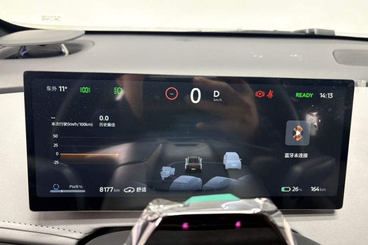 Used Nissan N7 2025 625 Max Odometer Close Up