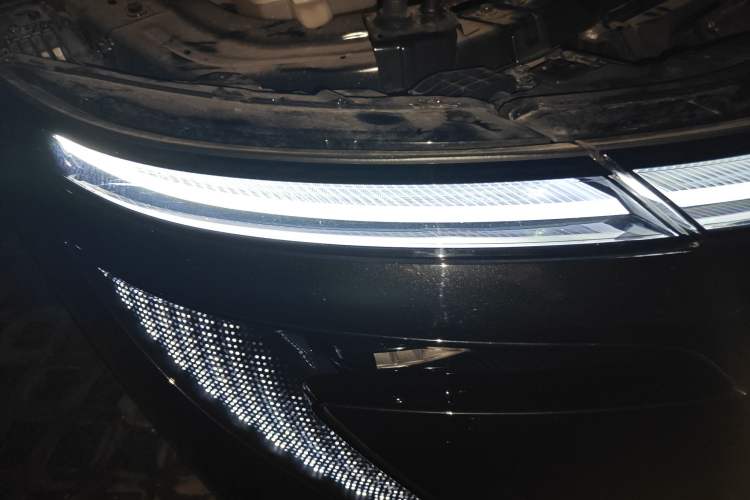 Used Nissan N7 2025 625 Pro Right Front Headlight