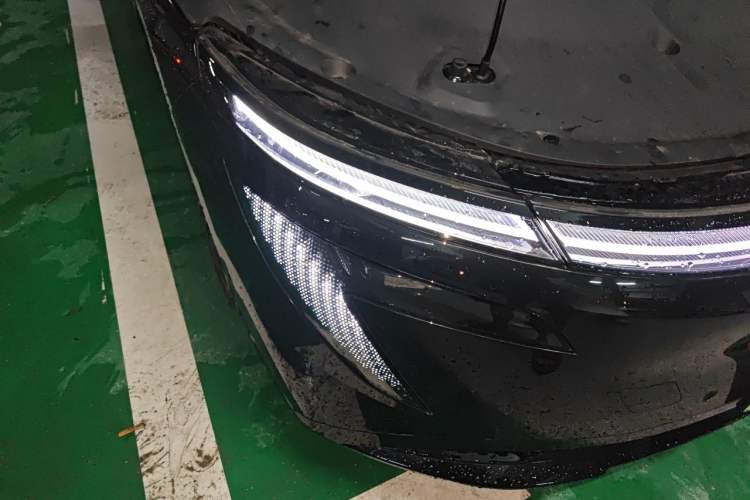 Used Nissan N7 2025 510 Max Right Front Headlight