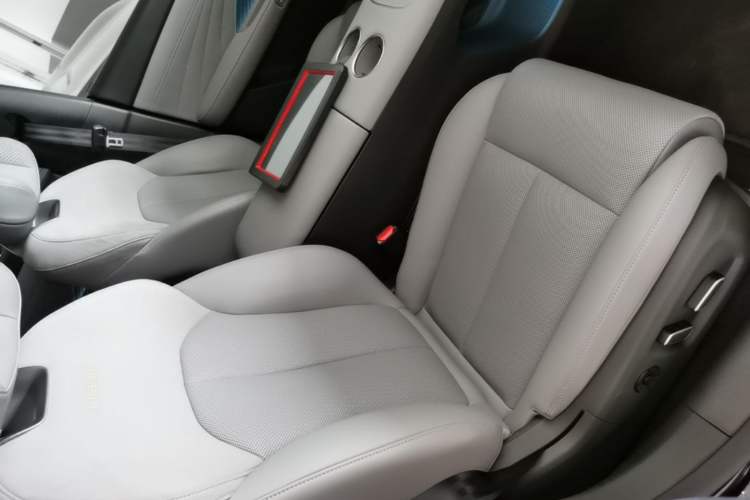 Used Nissan N7 2025 625 Max Right Front Seat