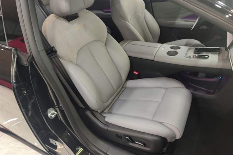 Used Nissan N7 2025 510 Pro Right Front Seat