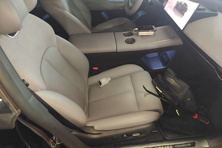 Used Nissan N7 2025 625 Max Right Front Seat