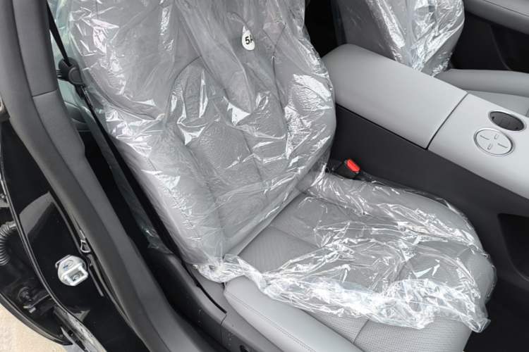 Used Nissan N7 2025 625 Pro Right Front Seat
