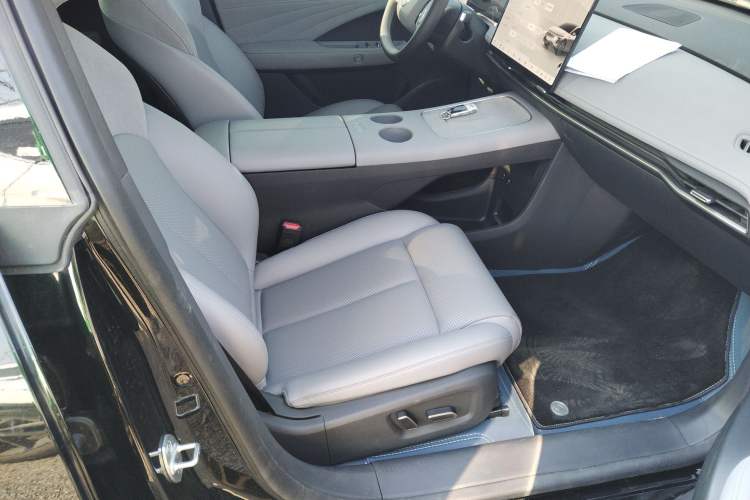 Used Nissan N7 2025 510 Air Right Front Seat