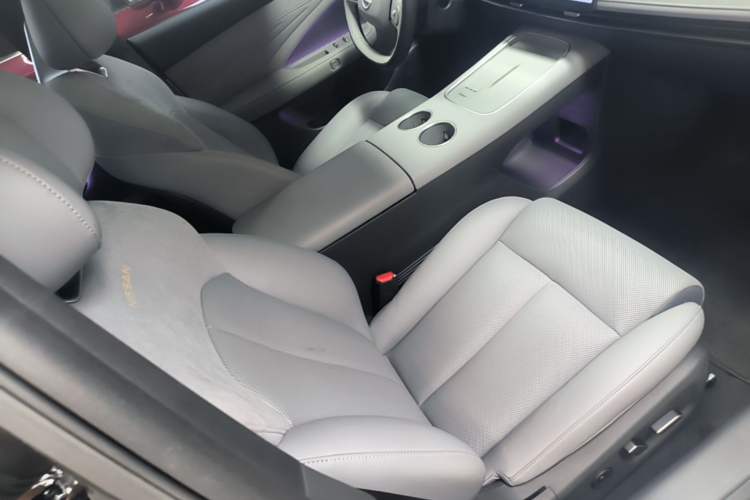Used Nissan N7 2025 625 Max Right Front Seat