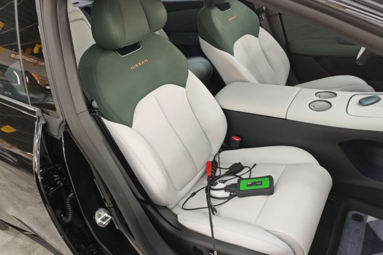 Used Nissan N7 2025 510 Max Right Front Seat