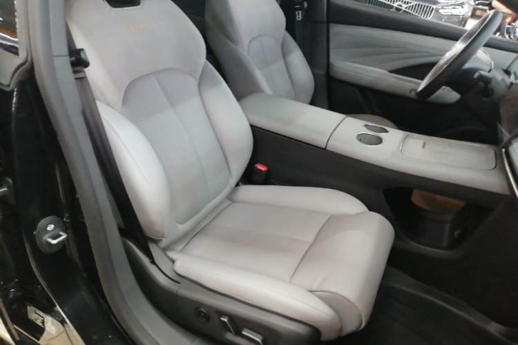 Used Nissan N7 2025 510 Pro Right Front Seat