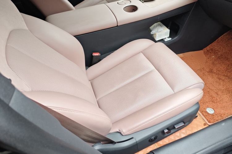 Used Nissan N7 2025 625 Max Right Front Seat
