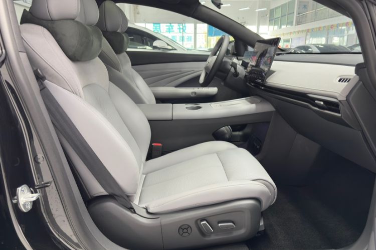 Used Nissan N7 2025 625 Max Right Front Seat