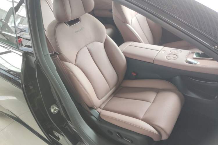 Used Nissan N7 2025 625 Max Right Front Seat