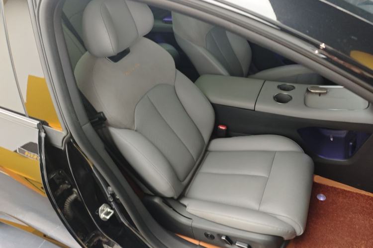 Used Nissan N7 2025 625 Pro Right Front Seat