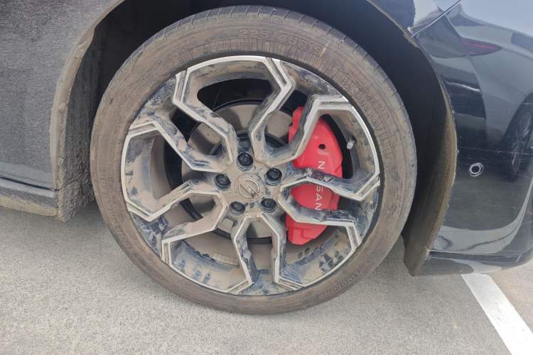 Used Nissan N7 2025 625 Max Right Front Wheel Hub