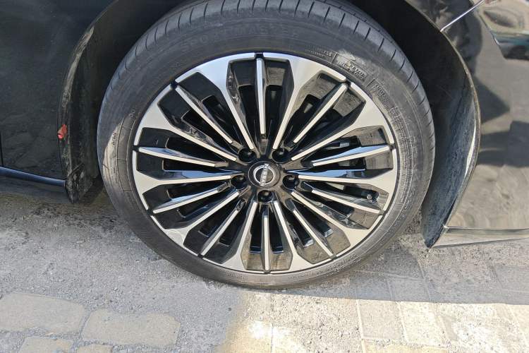 Used Nissan N7 2025 510 Pro Right Front Wheel Hub