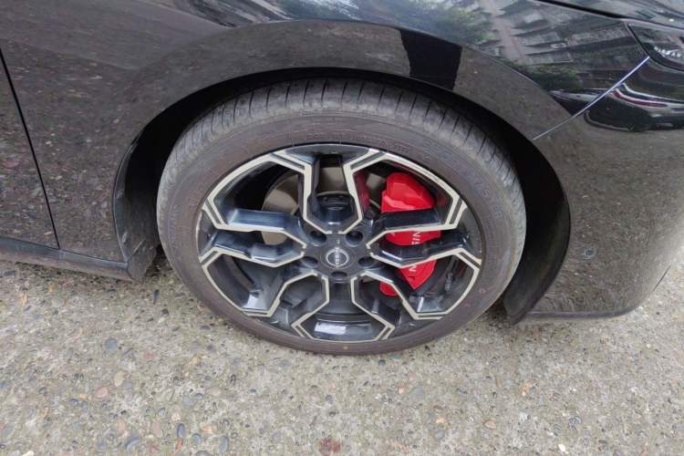 Used Nissan N7 2025 625 Max Right Front Wheel Hub