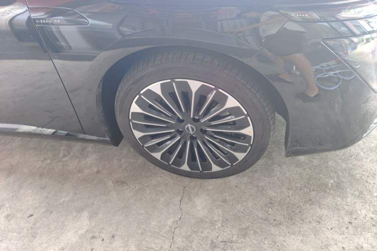 Used Nissan N7 2025 625 Max Right Front Wheel Hub
