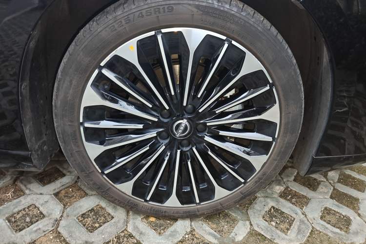 Used Nissan N7 2025 625 Pro Right Front Wheel Hub
